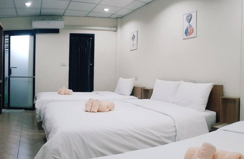 Ban Chang Lo Hotel | Double D Rooms & Cafe