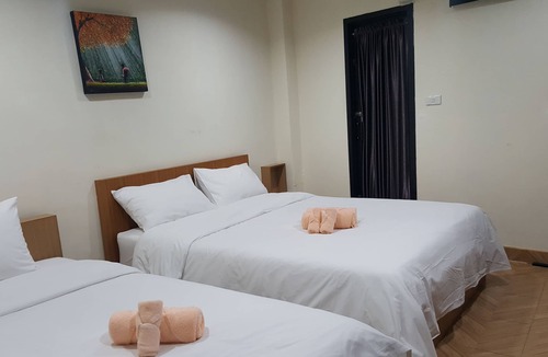 Ban Chang Lo Hotel | Double D Rooms & Cafe