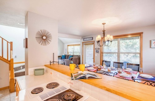 Shorepine Village House | Double Decks, Saltwater Hot Tub, BBQ, and an Easy Walk to Pacific City Beach!