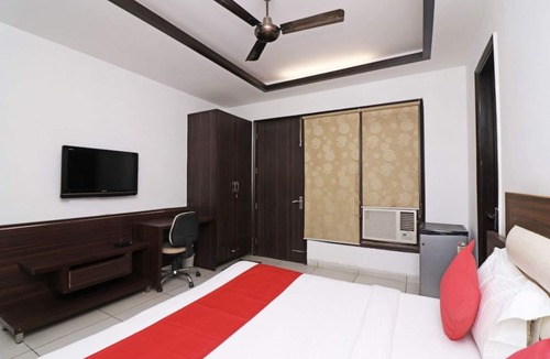 DLF Phase 3 Hotel | Double Deluxe Room @ Sterling Hotel Rooms With Balcony Near Dlf Ambience Mall