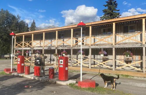 Muncho Lake Hotel | Double G Service