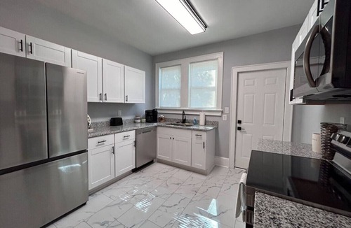 Columbia House | Double King 2bed/2 bath in Downtown Columbia!