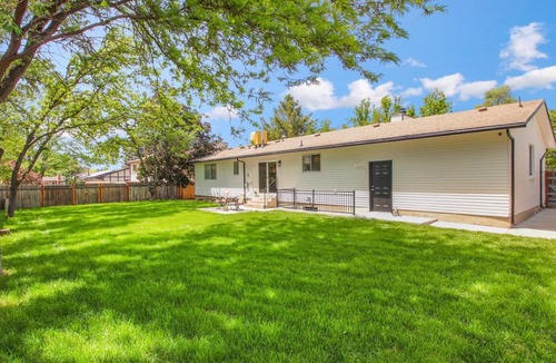 Sandy House | "Double Lodge" has 2 kitchens, Free Ski Rental, game room, sleeps 13, perfect for families or groups