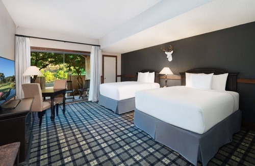 Boerne Hotel | Double Queen Balcony Room |2 Units | 6 mi to Main Street Shops & Dining