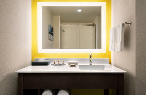 Clovis Hotel | Double Queen Bedroom