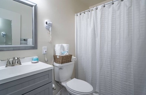 Rehoboth Beach Hotel | Double Queen Room | Ocean Glass Inn | Free Parking & Daily Breakfast
