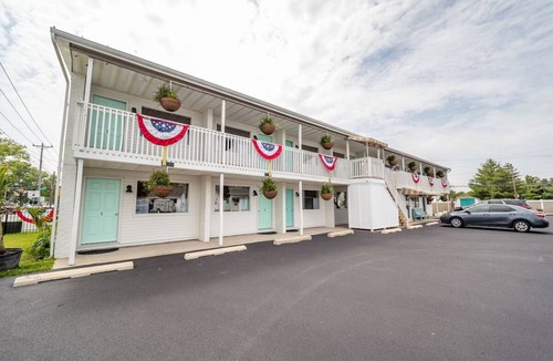 Rehoboth Beach Hotel | Double Queen Room | Ocean Glass Inn | Free Parking & Daily Breakfast