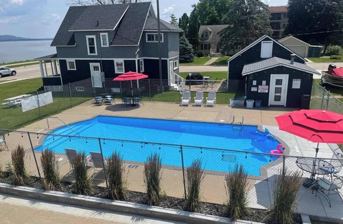 Lake City Apartment | Double Queen Room Sum