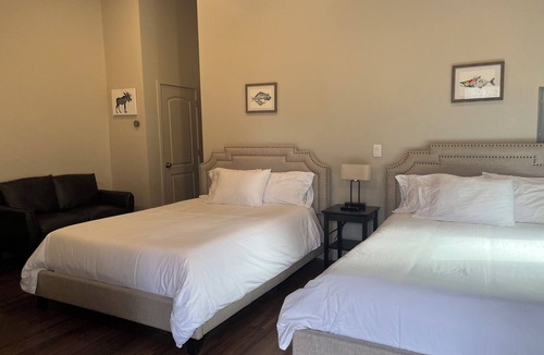 Seward Hotel | Double Queen studio at Spruce Lodge
