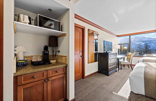 Olympic Valley Resort | Double Queen Valley View-Zero Resort Fees in July