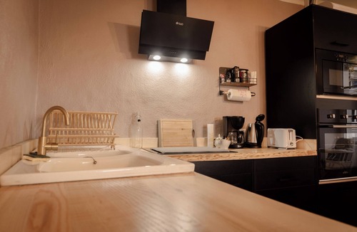 Saint-Saturnin-sur-Loire House | Double room in a château outbuilding