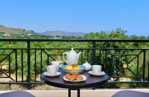 Grand Blanc House | Double room with balcony and mountain view