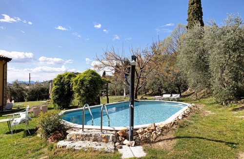 Cavaion Veronese Apartment | Double Room '2' with Shared Pool, Wi-Fi, and Air Conditioning