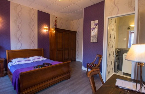 Saint-Affrique House | Double room-Comfort-Ensuite with Shower-1