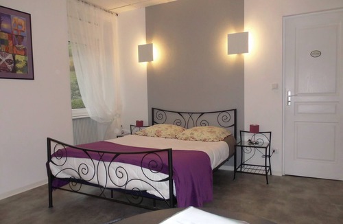 Saint-Affrique House | Double room-Comfort-Ensuite with Shower-1