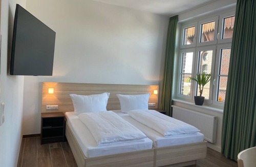 Pasewalk Bed & Breakfast | Double room comfort - Laboratory II - Lokschuppen Pasewalk- Guest houses with double room, single room