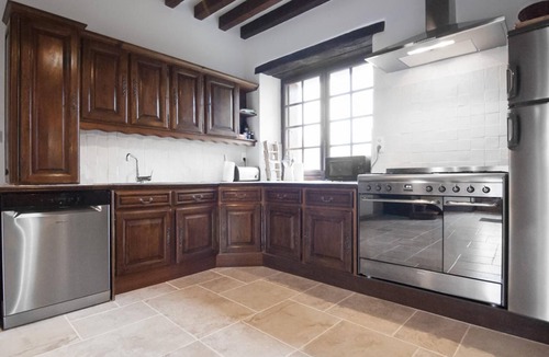 Eguilly Bed & Breakfast | Double room-Exclusive-Ensuite-Courtyard view-Maisonnette indépendante