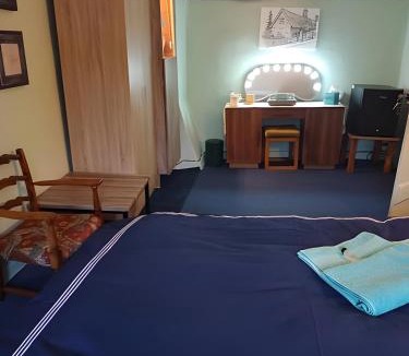 Beaulieu House | Double Room in Character Cottage With Parking, Beaulieu, New Forest