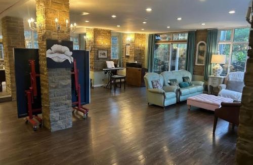 Leeds House | Double Room in St Michael's Inn near Leeds Airport