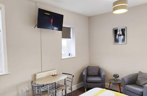 Gorseinon Apartment | Double Room, Kitchen, Parking