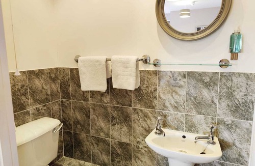 Gorseinon Apartment | Double Room, Kitchen, Parking