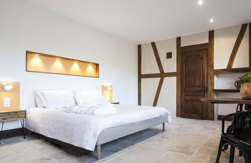 Eguilly Bed & Breakfast | Double room-Luxury-Ensuite-Garden view-Avec Sauna