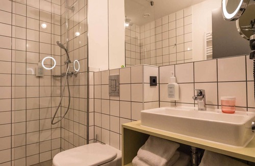 Kriegshaber House | Double room More & Special, barrier-free - Hotel einsmehr