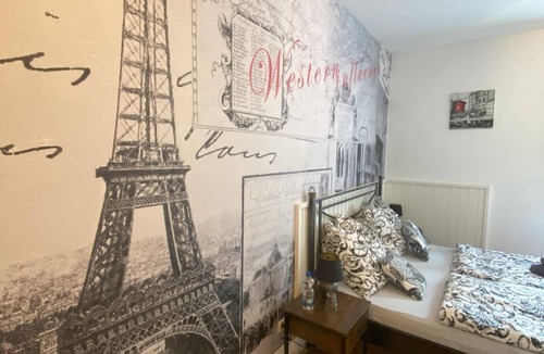 Neuleiningen Bed & Breakfast | Double room Paris with French balcony Bed - Felsenmühle Neuleiningen