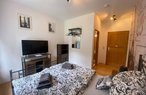 Neuleiningen Bed & Breakfast | Double room Paris with French balcony Bed - Felsenmühle Neuleiningen