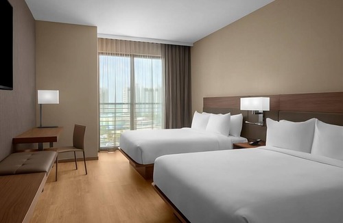 Clearwater Beach Hotel | Double Room Perfect for Relaxation with Rooftop Pool and Poolside Lounger!