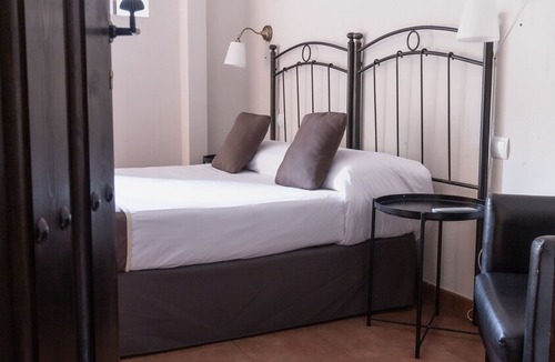 Cercedilla House | Double room Posada Peña Pintada by Vivere Stays