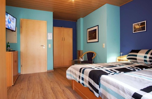 Kottenborn House | Double room shower/WC "Grüne Hölle" - Guest room and vacation apartment Irene