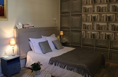 Saintes Bed & Breakfast | Double room-Standard-Wet room-Terrace-1er étage
