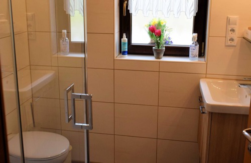 Egloffstein Bed & Breakfast | Double room with balcony (shared shower/WC) - Gästehaus Grau