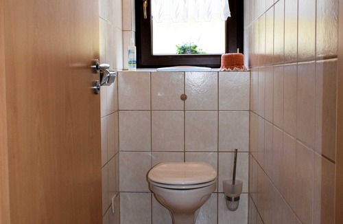 Egloffstein Bed & Breakfast | Double room with balcony (shared shower/WC) - Gästehaus Grau
