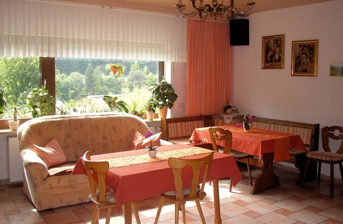 Egloffstein Bed & Breakfast | Double room with balcony (shared shower/WC) - Gästehaus Grau
