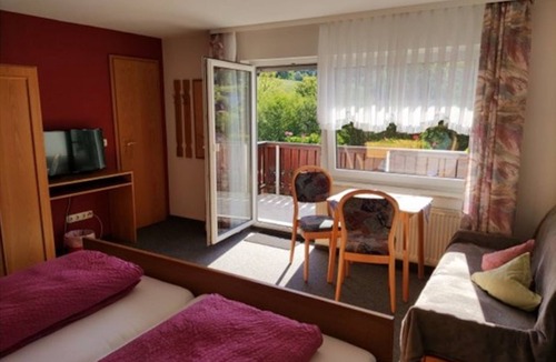 Beerfelden Bed & Breakfast | Double Room with Balcony 1 - Gasthaus Zum Pälterwald