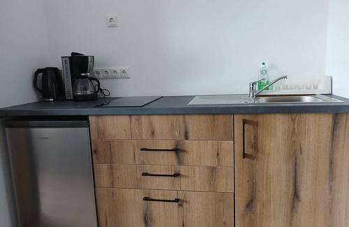 Rottingen Apartment | Double room with modern fitted kitchen