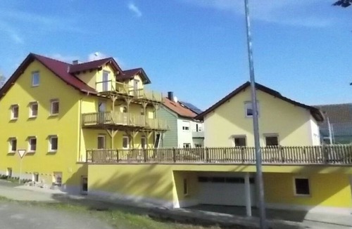 Rottingen Apartment | Double room with modern fitted kitchen
