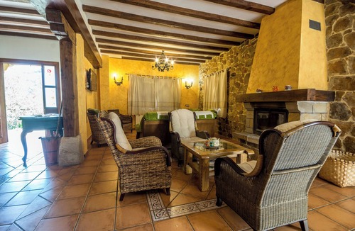 Valle de Carranza Apartment | Double Room with Mountain Views and Private Balcony