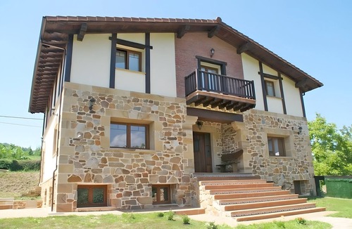 Valle de Carranza Apartment | Double Room with Mountain Views and Private Balcony