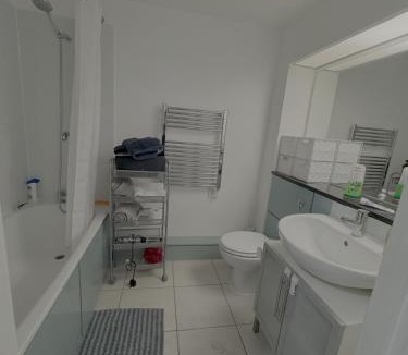 Cubitt Town House | Double Room With Private Bathroom - Canary Wharf