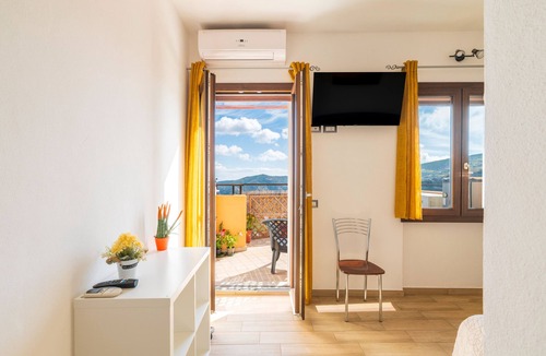 Jerzu Apartment | Double Room with Private Bathroom and Panoramic Terrace