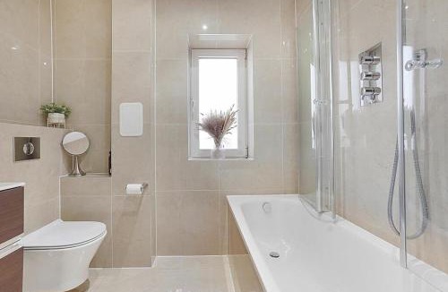 Chatham House | Double Room With Private Bathroom in Chatham