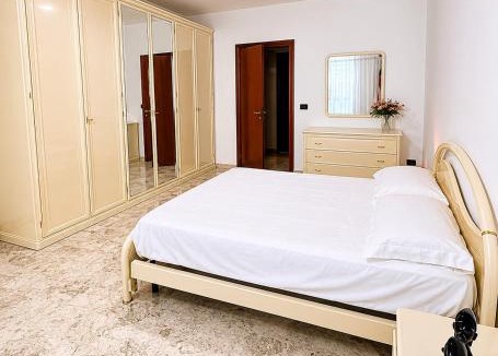Pineta House | Double Room with Private Bathroom 6 Minutes from the Sea