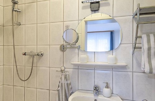 Trittenheim Bed & Breakfast | Double room with shower and toilet - Ferienweingut Monzel