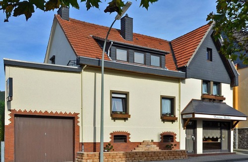 Glosingen Apartment | Double room with shared shower no. 1 and 2