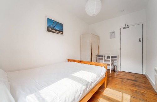 Clifton House | Double Room with Shared Bathroom