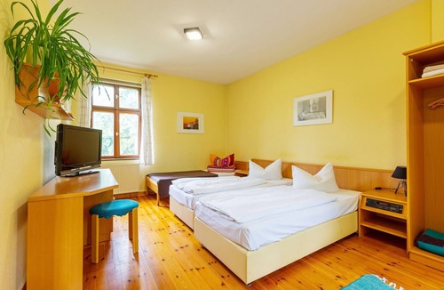 Cottbus Bed & Breakfast | Double room with shared bathroom 1 - Youth guest house