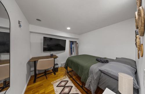 Midtown West House | Double Room with shared bathroom in Times Square